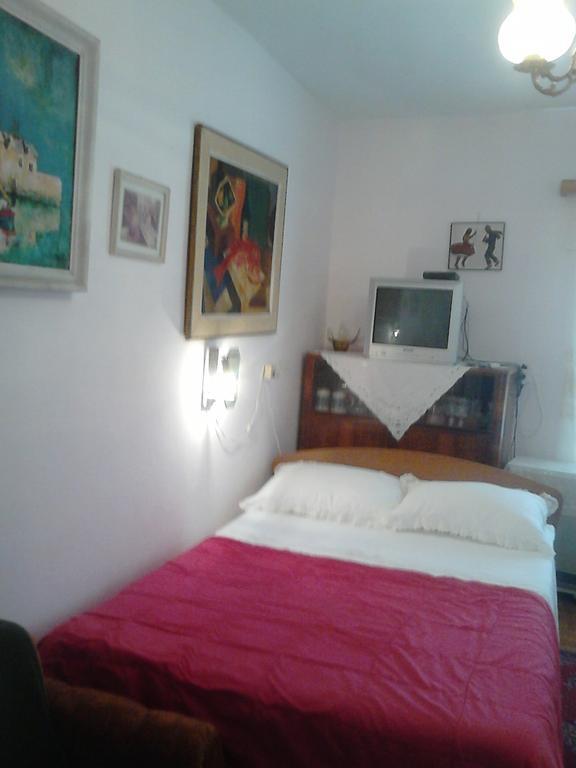 Apartments Bilic Vis Chambre photo